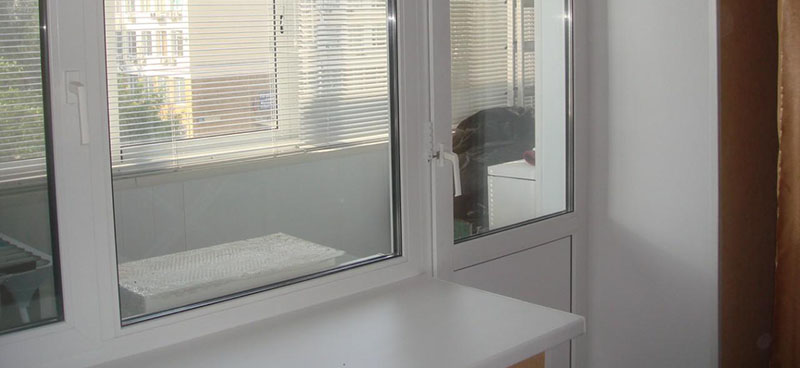 Откос на балконном блоке кирпичный дом